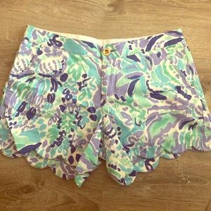 Lilly Pulitzer 5” buttercup scallop shorts